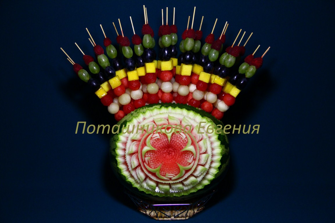 094 Арбуз-ваза с канапе "Вдохновение"