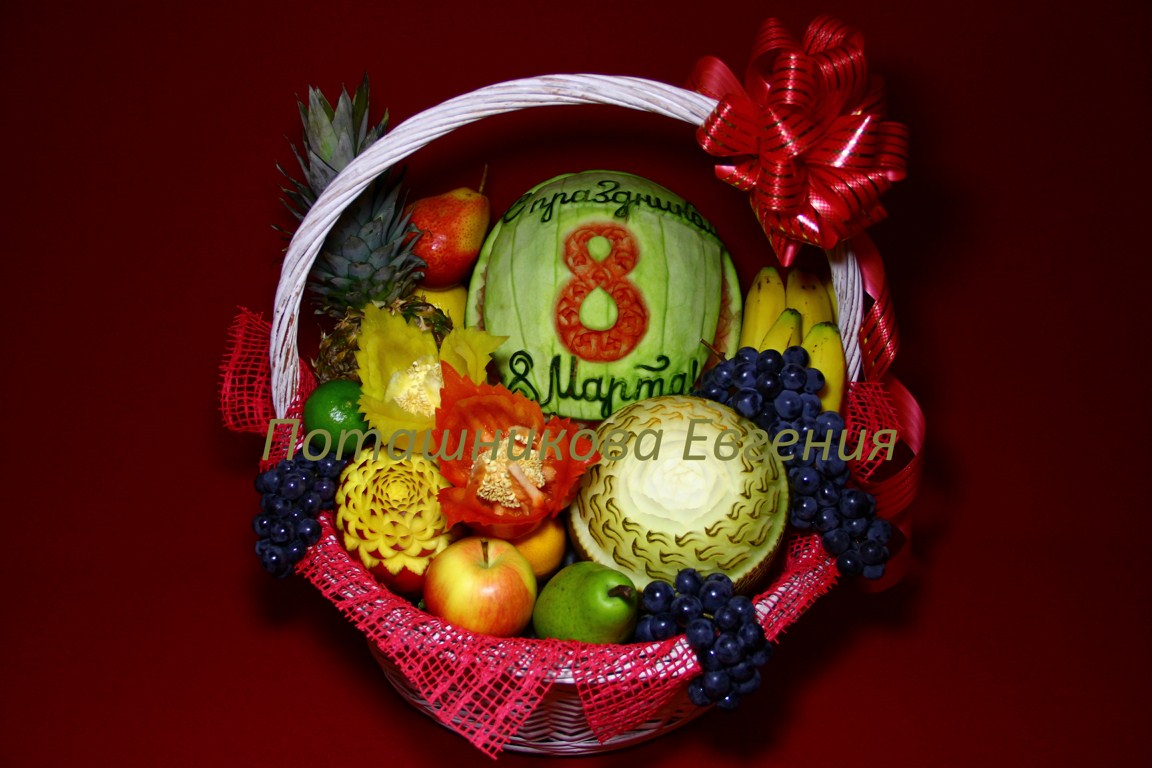 094 Корзина с фруктами на 8 марта 