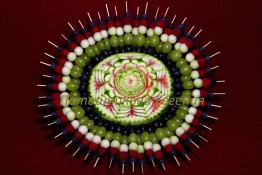 105 Арбуз праздничный с фруктово-ягодным канапе