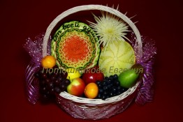 105 Корзина с фруктами поздравительная "От всей души"