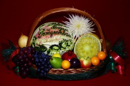 092 Корзина с фруктами на Новый год "С новым Годом и Рождеством!"  