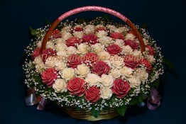 135 Корзина с розами из дайкона и китайской редьки "Вдохновение"  