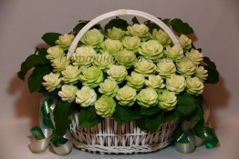 140 Корзина с розами из зеленой редьки "Очарование"  